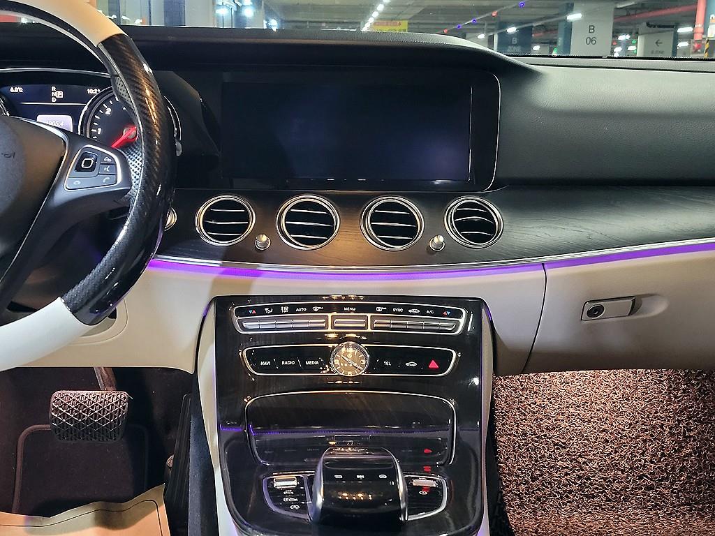 Mercedes Benz E class - Vista 11