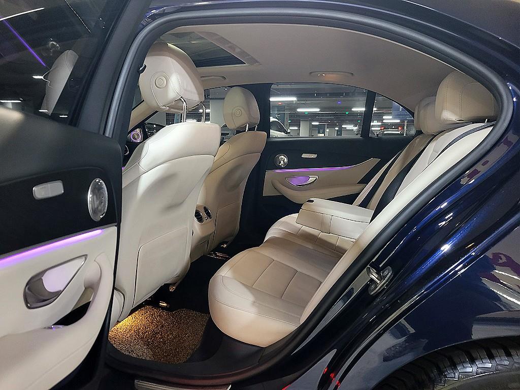 Mercedes Benz E class - Vista 8