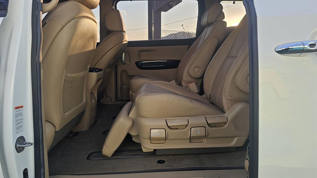 KIA Carnival - Vista 10