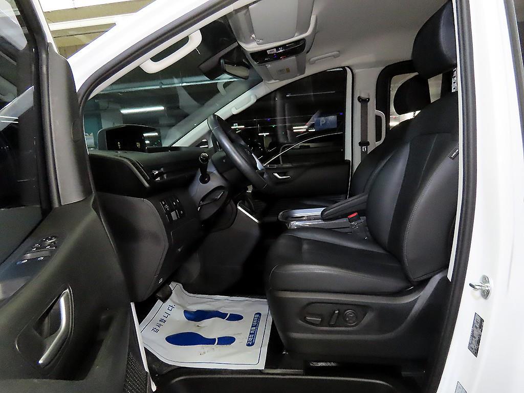 HYUNDAI Staria - Vista 6