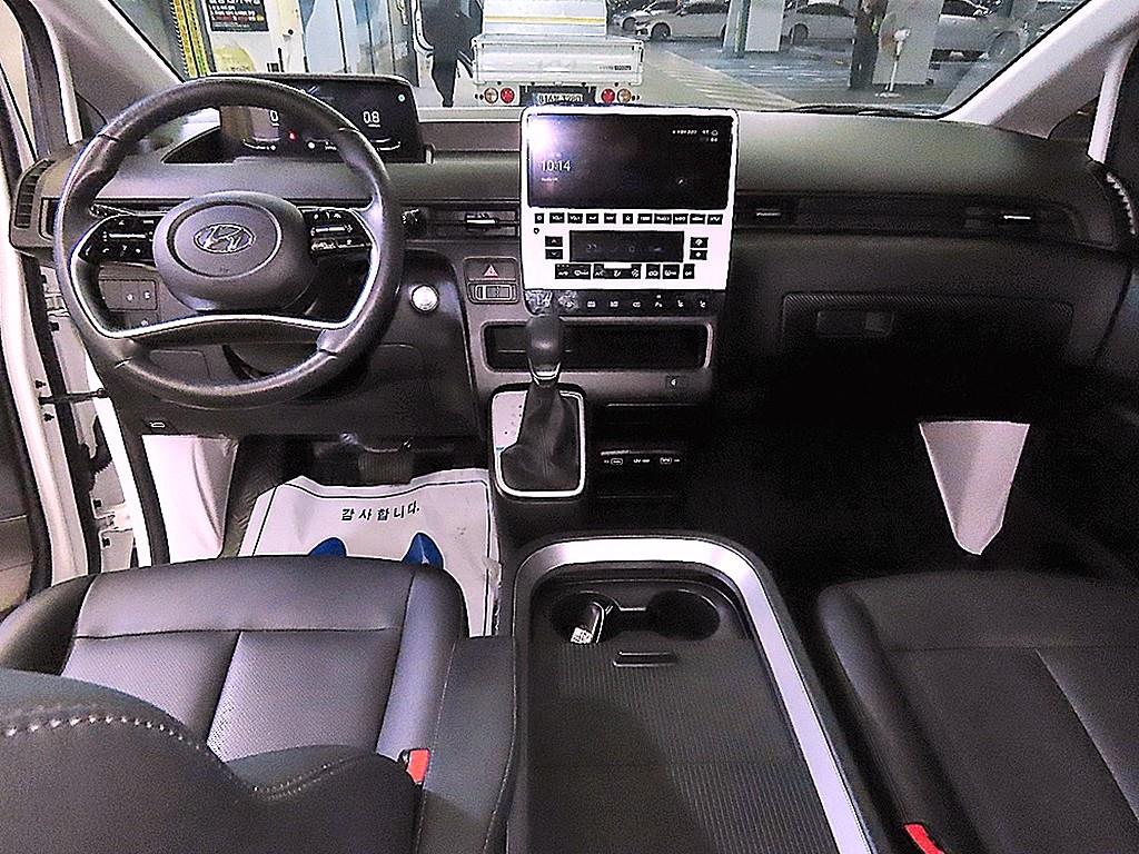 HYUNDAI Staria - Vista 10