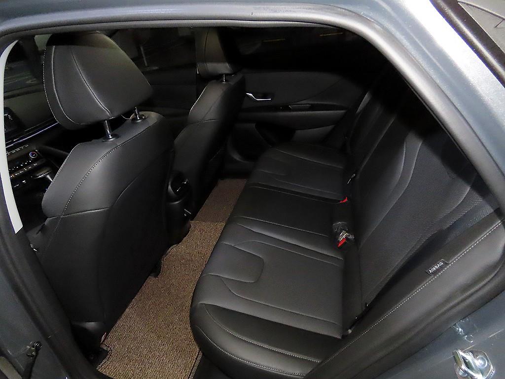 HYUNDAI Avante - Vista 7