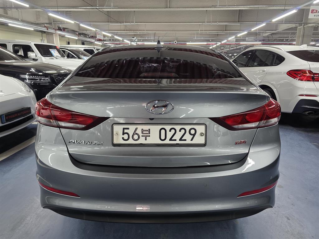 HYUNDAI Avante - Vista 5