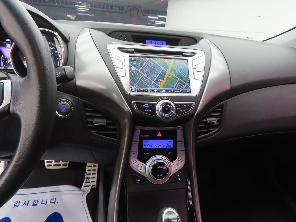 HYUNDAI Avante - Vista 11