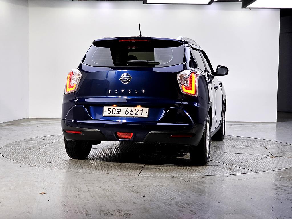 Ssangyong Tivoli - Vista 4