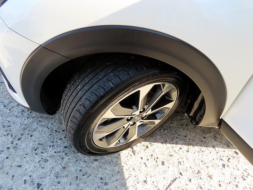 KIA Stonic 2018 Blanco - Importación desde Corea - HF Imports Iquique - Foto 18