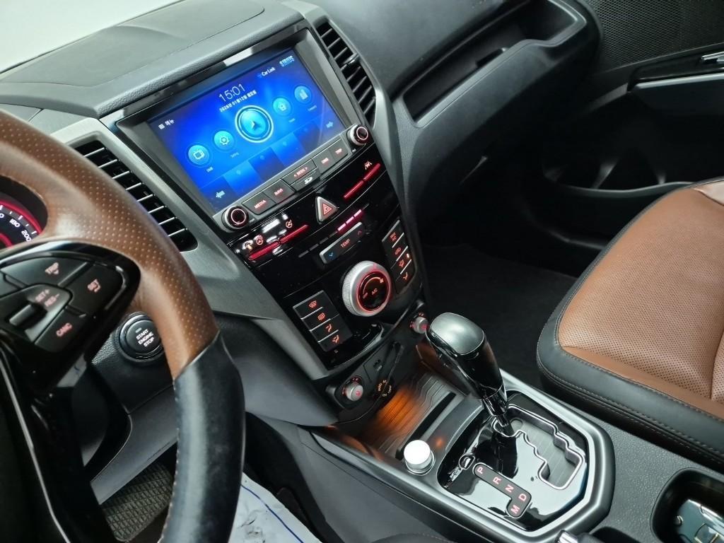 Ssangyong Tivoli - Vista 8