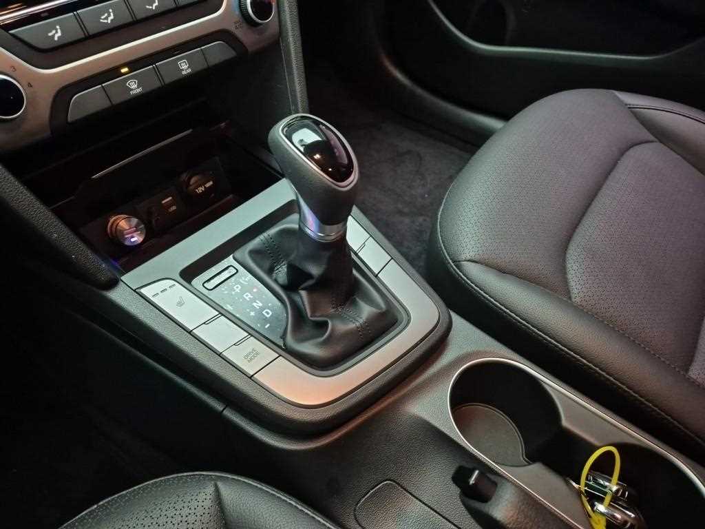 HYUNDAI Avante 2018 Blanco - Importación desde Corea - HF Imports Iquique - Foto 1