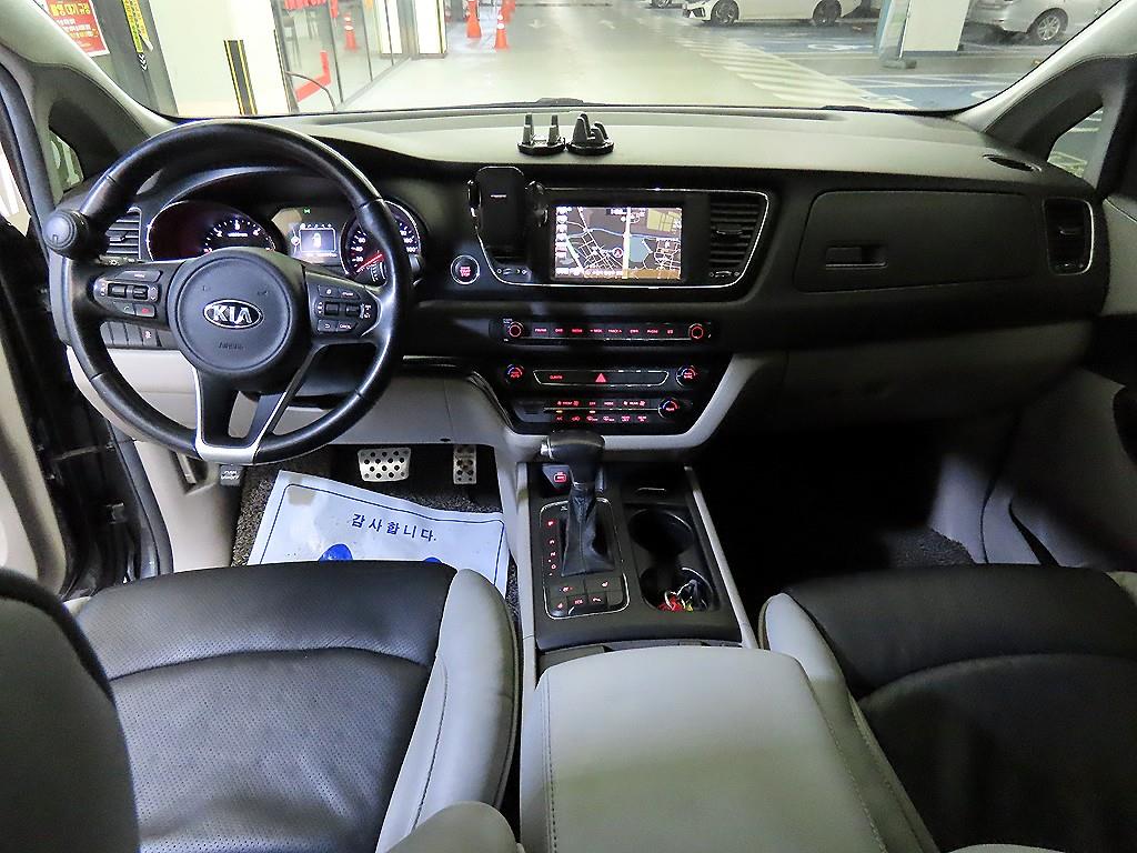 KIA Carnival - Vista 10