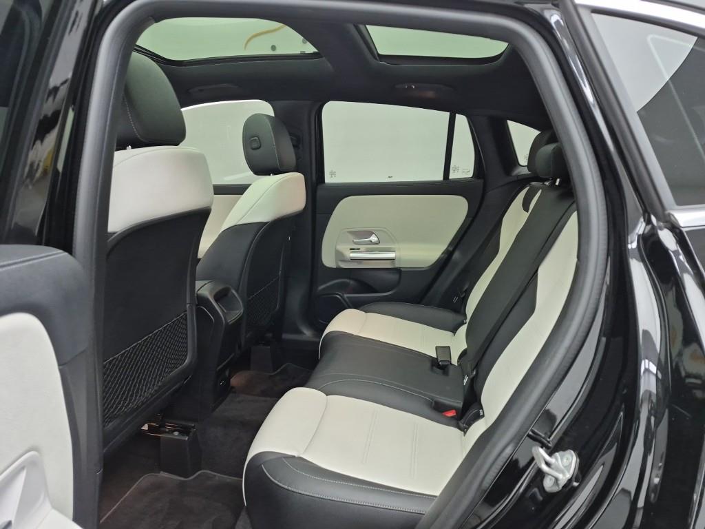 Mercedes Benz GLA Class - Vista 12