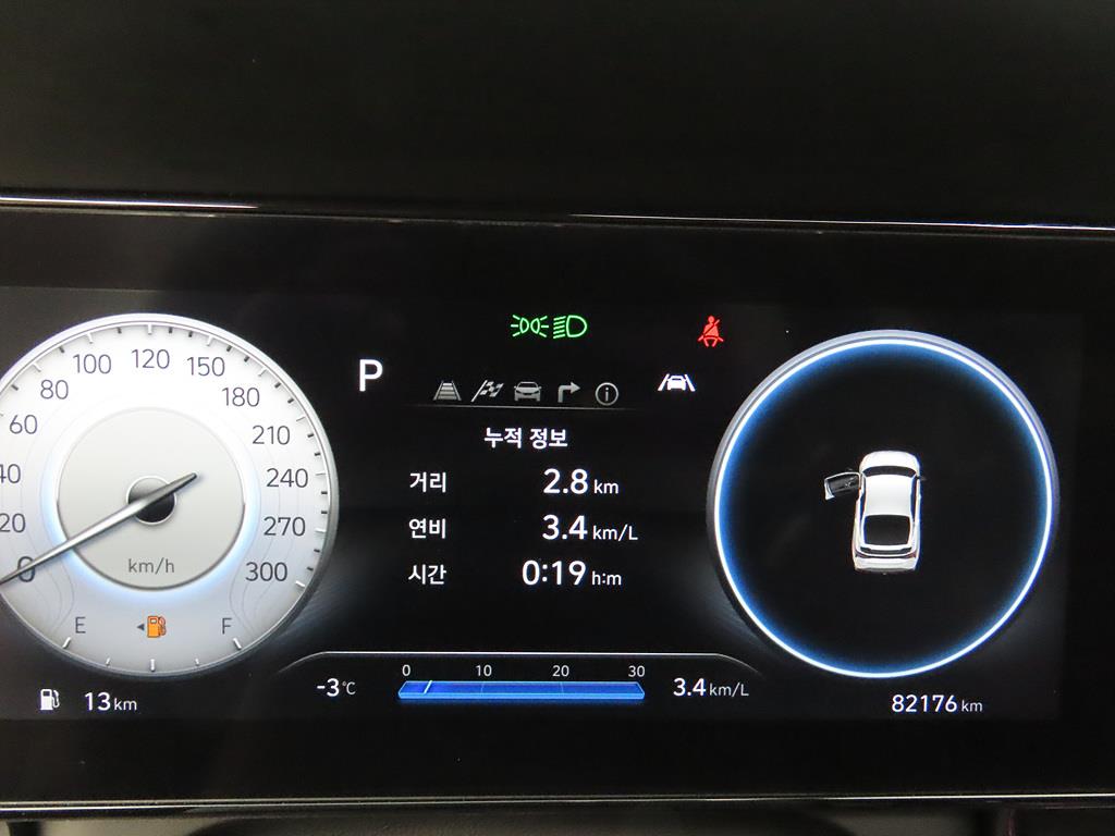 HYUNDAI Avante - Vista 9