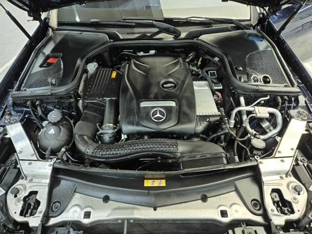 Mercedes Benz E class - Vista 5