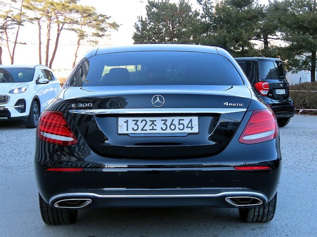 Mercedes Benz E class - Vista 4