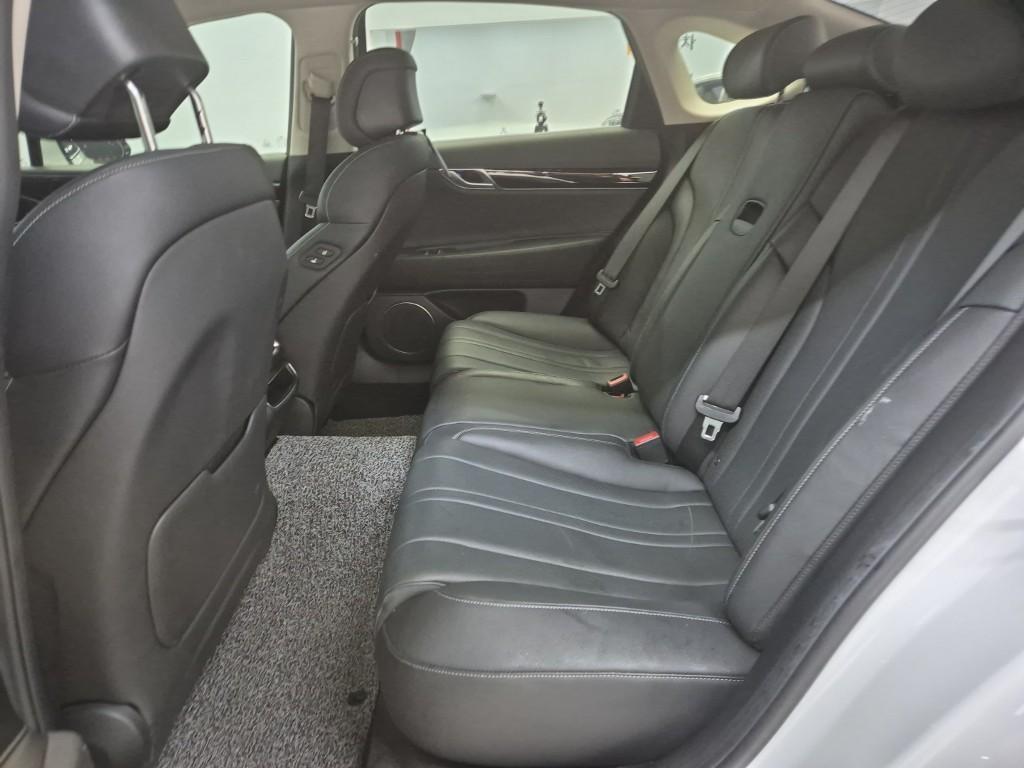 Genesis G80 - Vista 12