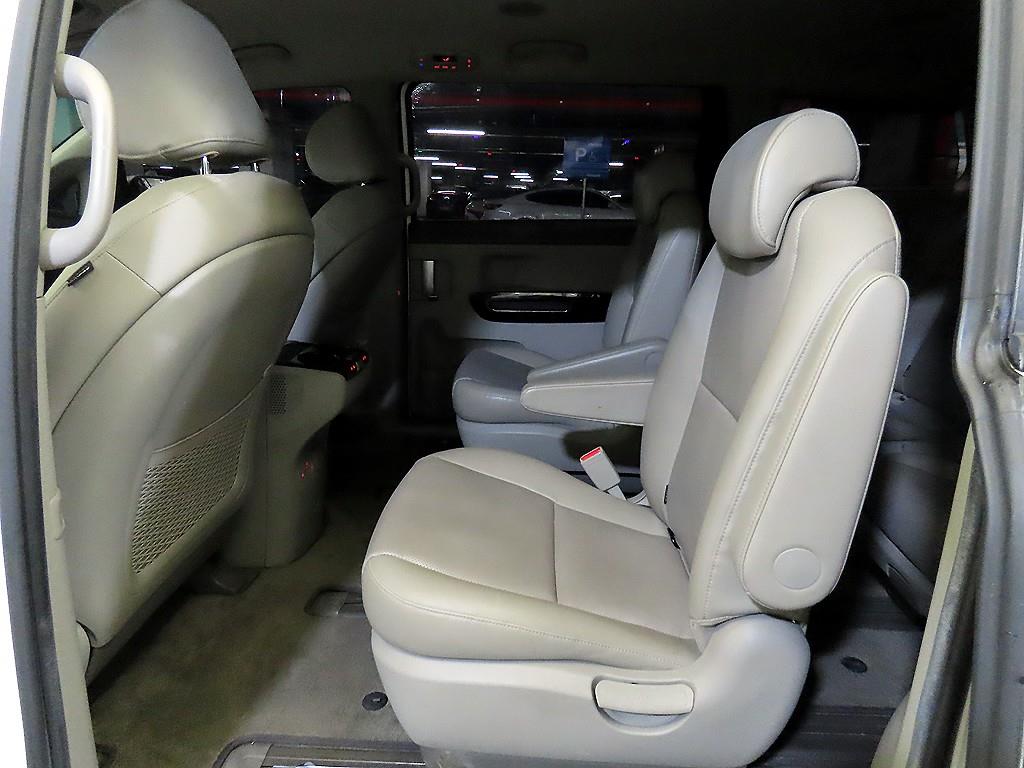 KIA Carnival - Vista 7