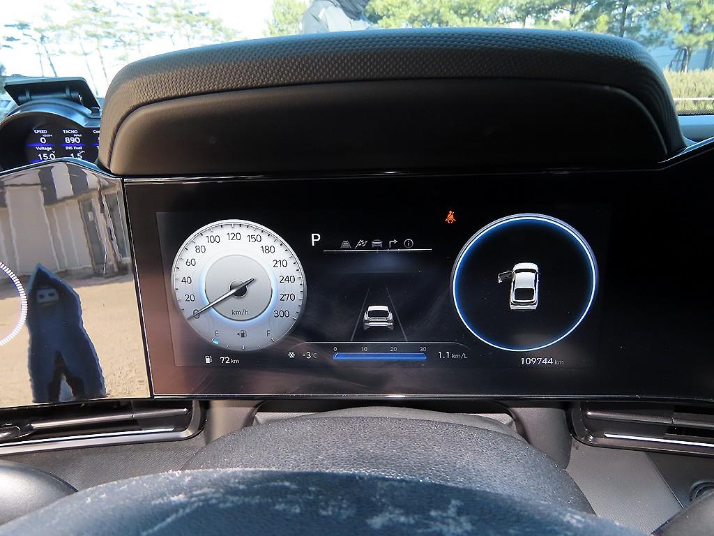 HYUNDAI Avante - Vista 9