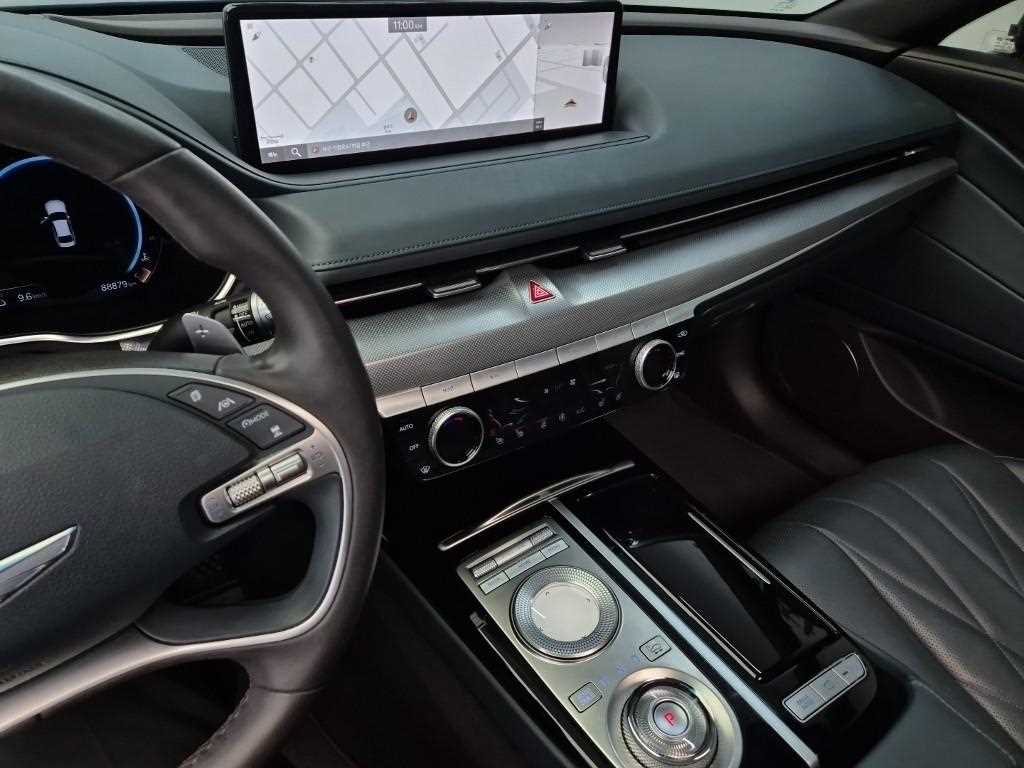 Genesis G80 - Vista 10