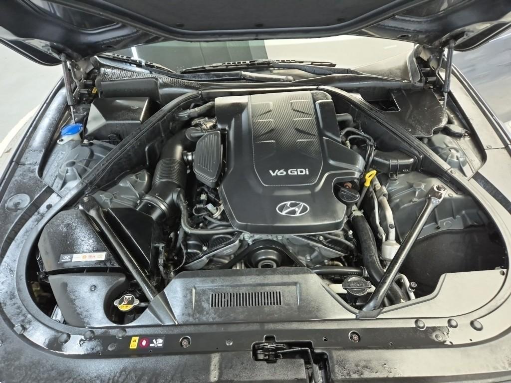 HYUNDAI Genesis - Vista 5