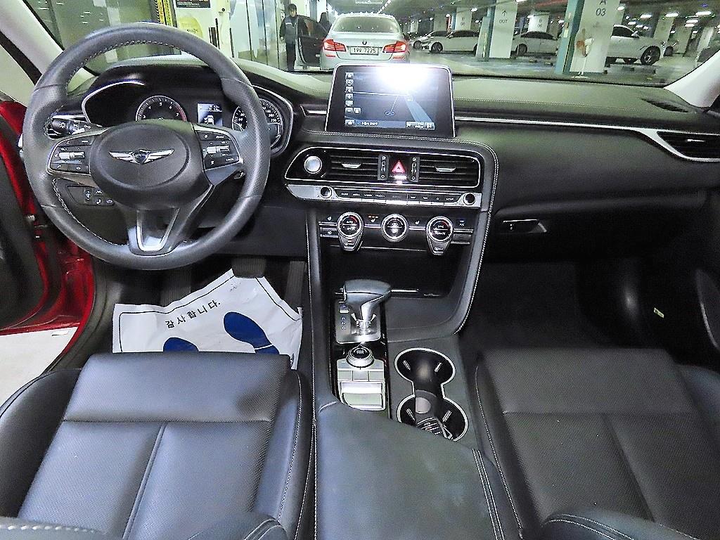 Genesis G70 - Vista 10