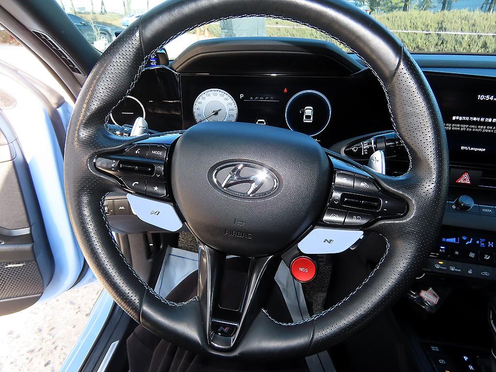 HYUNDAI Avante - Vista 8