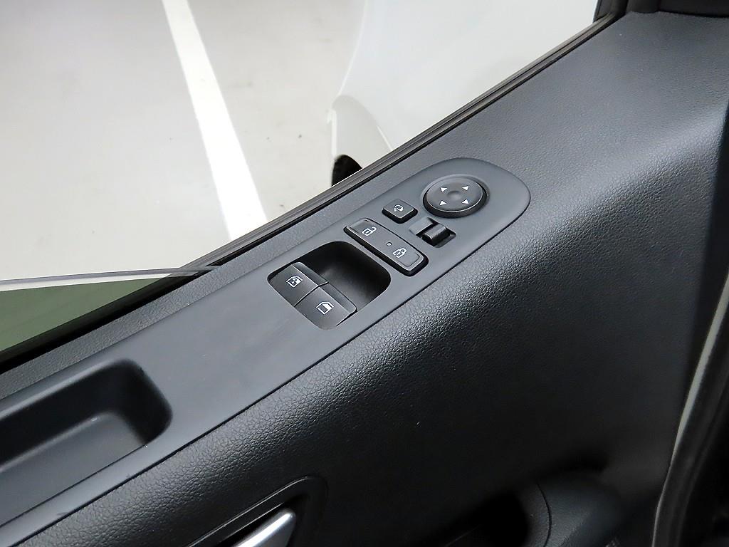 HYUNDAI Staria - Vista 11