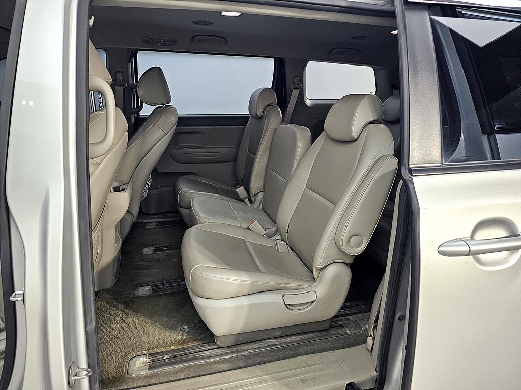 KIA Carnival - Vista 9