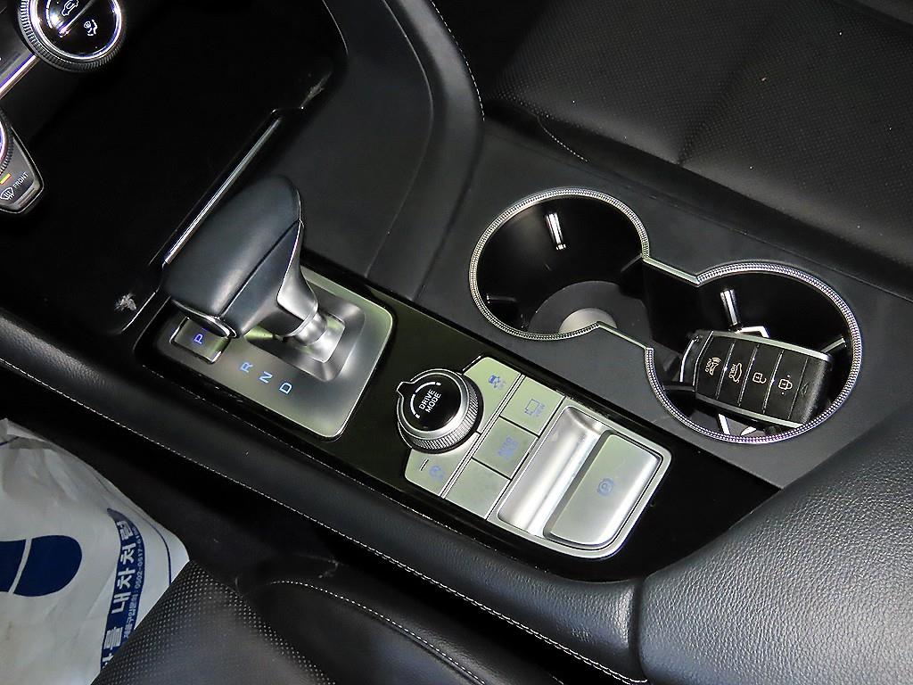 Genesis G70 - Vista 12