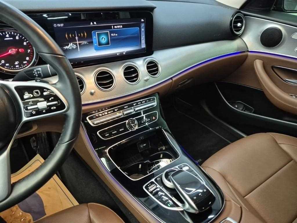 Mercedes Benz E class - Vista 10