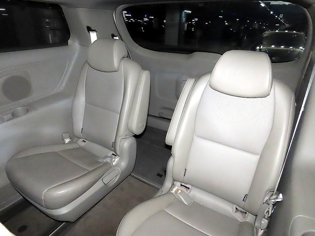 KIA Carnival - Vista 8