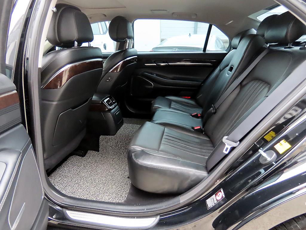 Genesis EQ900 - Vista 6