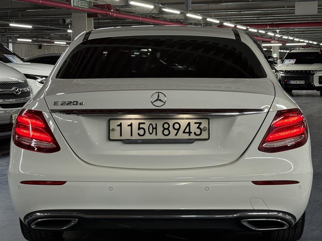 Mercedes Benz E class - Vista 4