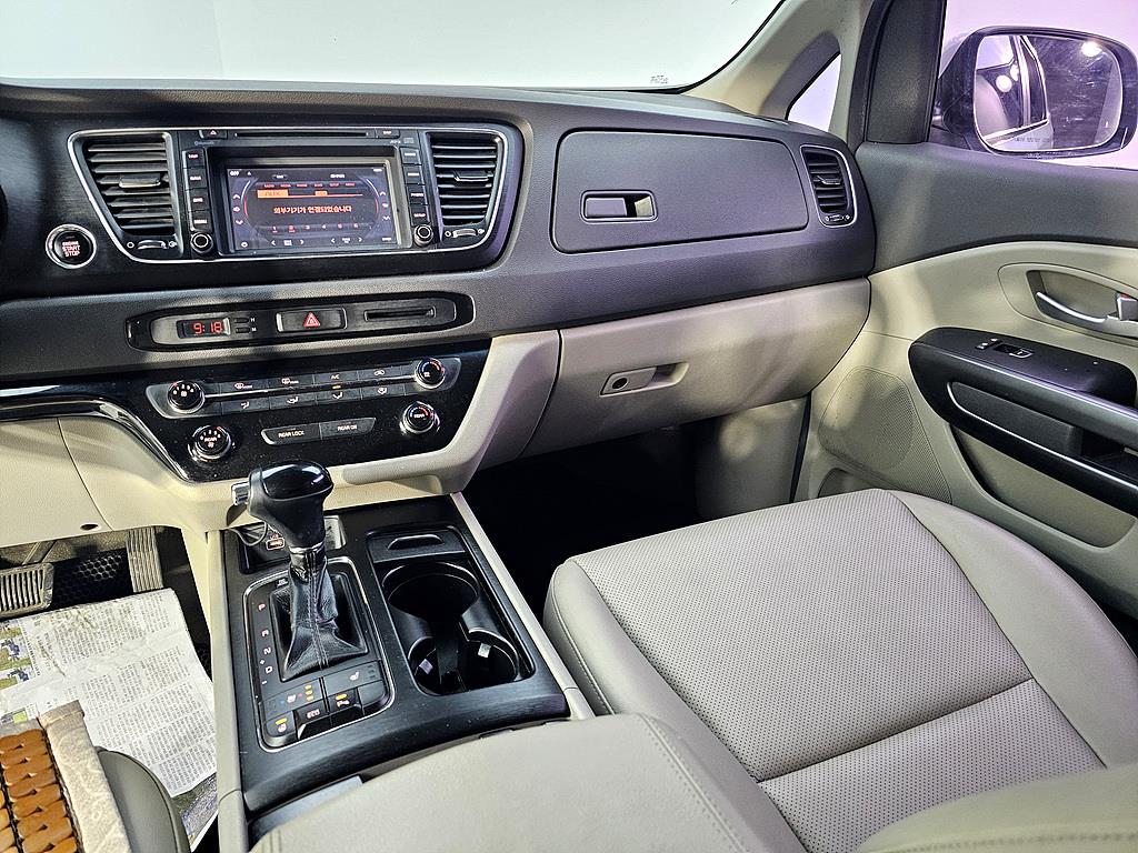 KIA Carnival - Vista 10