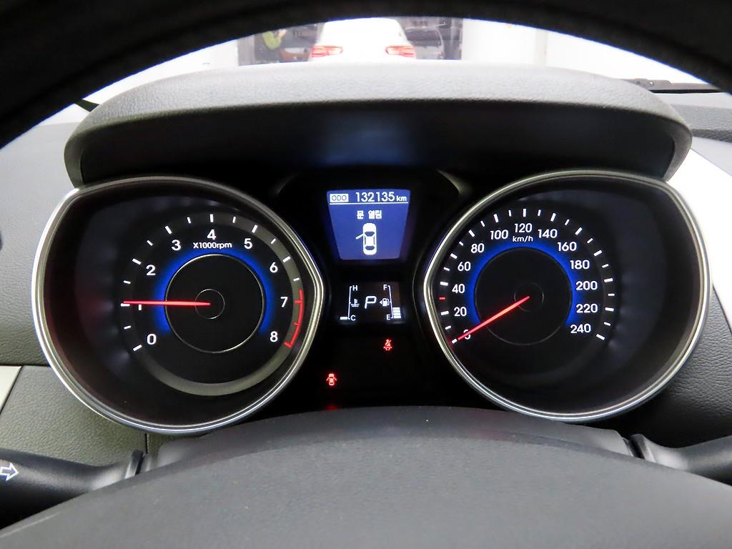 HYUNDAI Avante - Vista 6