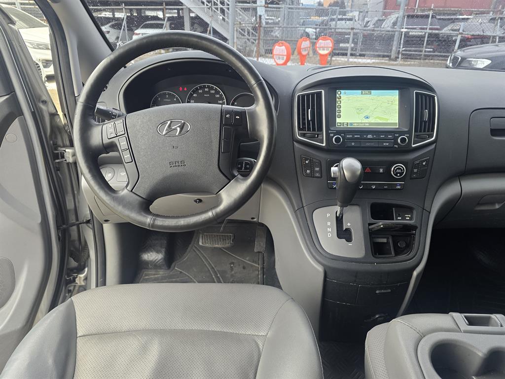 HYUNDAI Starex - Vista 5