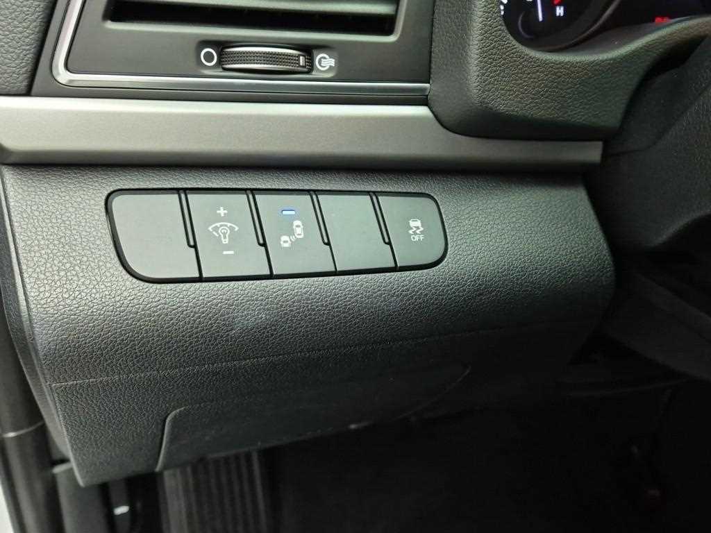 HYUNDAI Avante - Vista 10