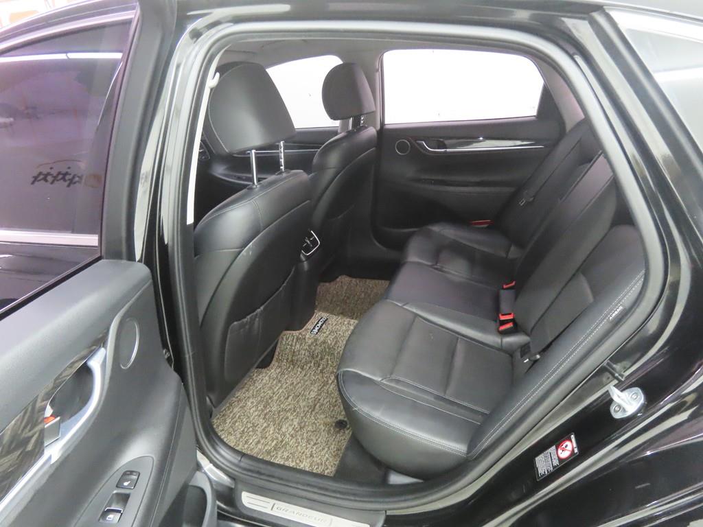 HYUNDAI Grandeur - Vista 6