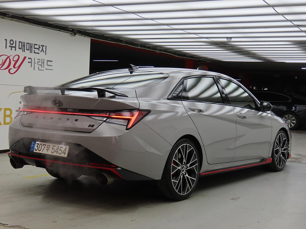 HYUNDAI Avante - Vista 3