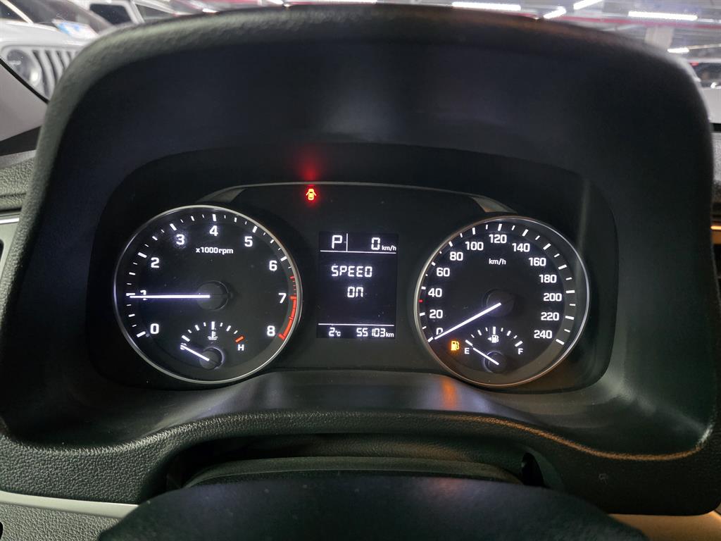 HYUNDAI Avante - Vista 11