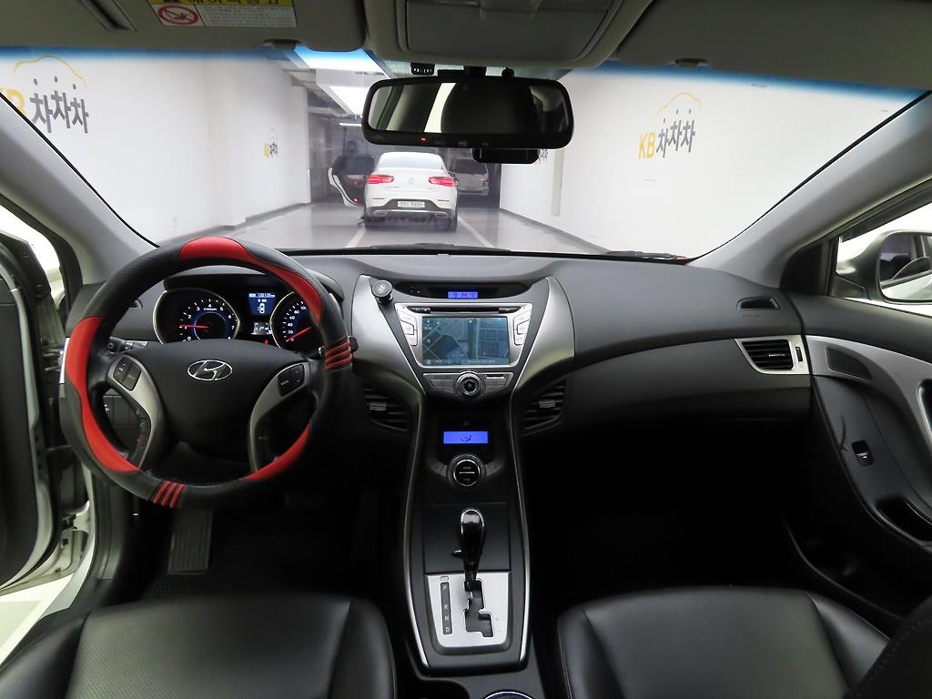 HYUNDAI Avante - Vista 7