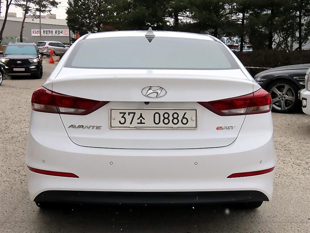 HYUNDAI Avante - Vista 4