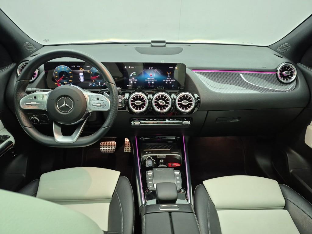 Mercedes Benz GLA Class - Vista 5