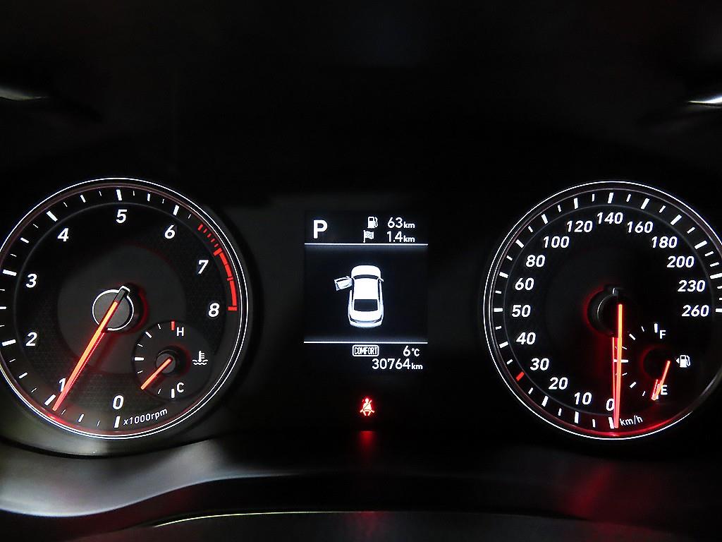 Genesis G70 - Vista 9