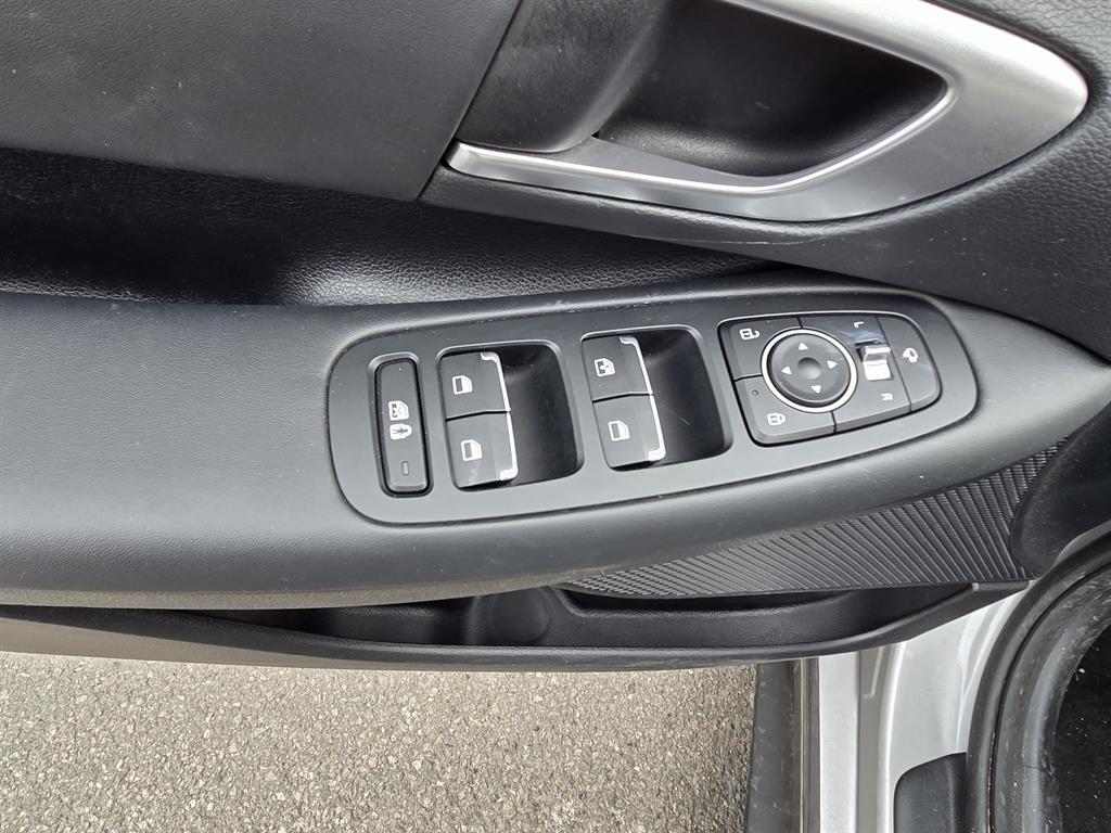 HYUNDAI Sonata - Vista 12