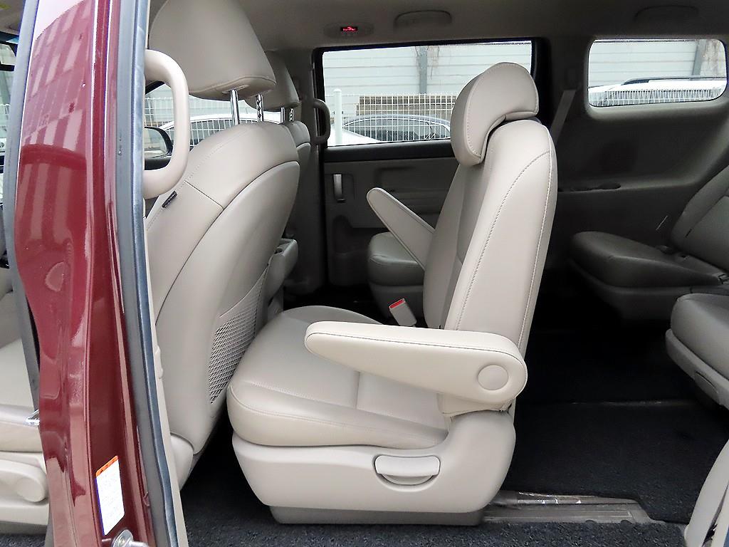 KIA Carnival - Vista 6