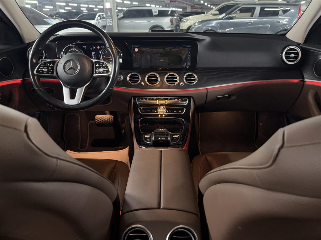 Mercedes Benz E class - Vista 9