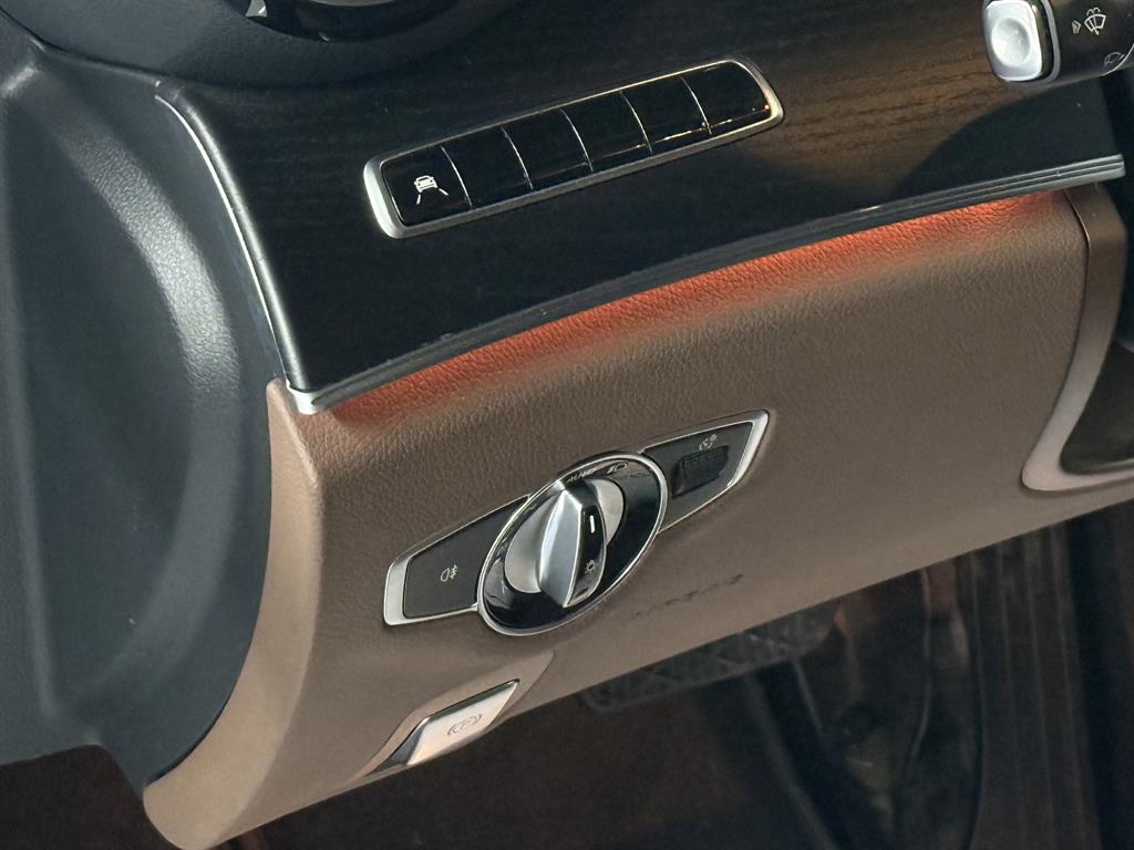 Mercedes Benz E class - Vista 12