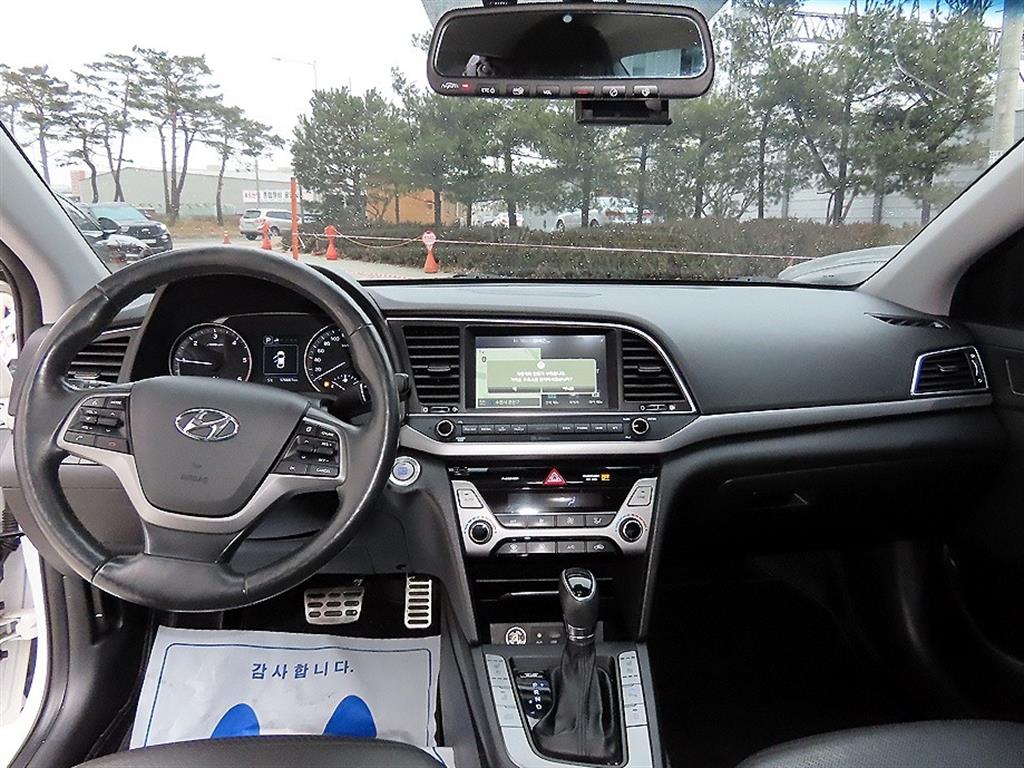 HYUNDAI Avante - Vista 7