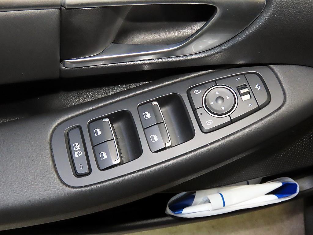 HYUNDAI Sonata - Vista 12