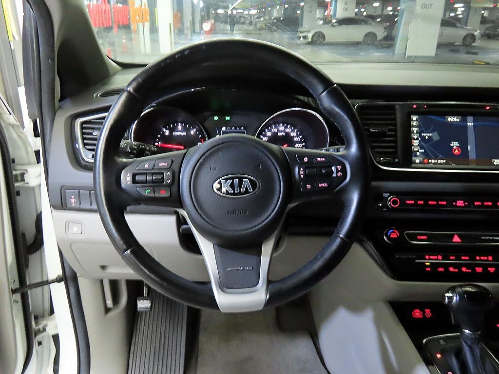 KIA Carnival - Vista 9