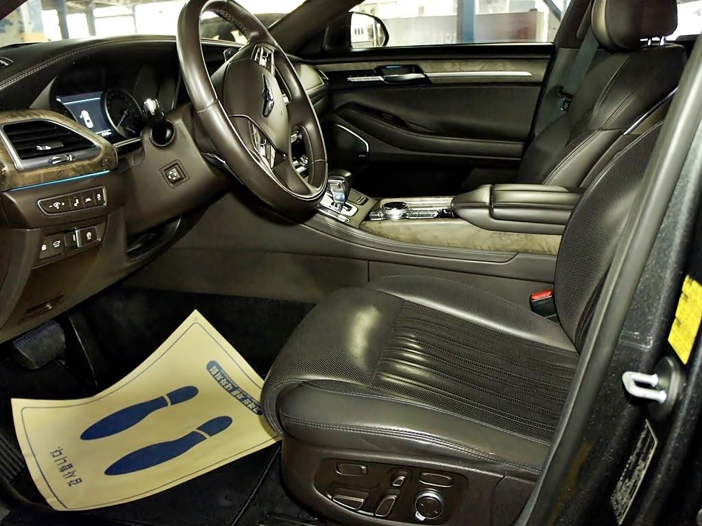 Genesis G90 - Vista 9